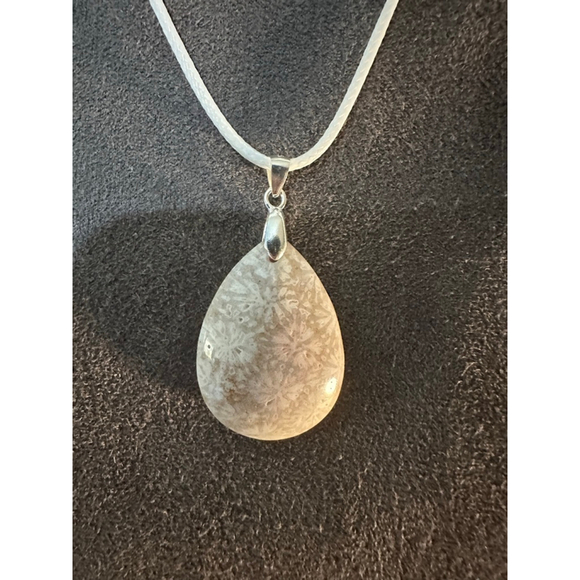 White Coral Agate Teardrop Pendant Necklace - Picture 9 of 10